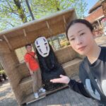 茨城県常陸太田市道の駅さとみでカオナシのオブジェと記念撮影