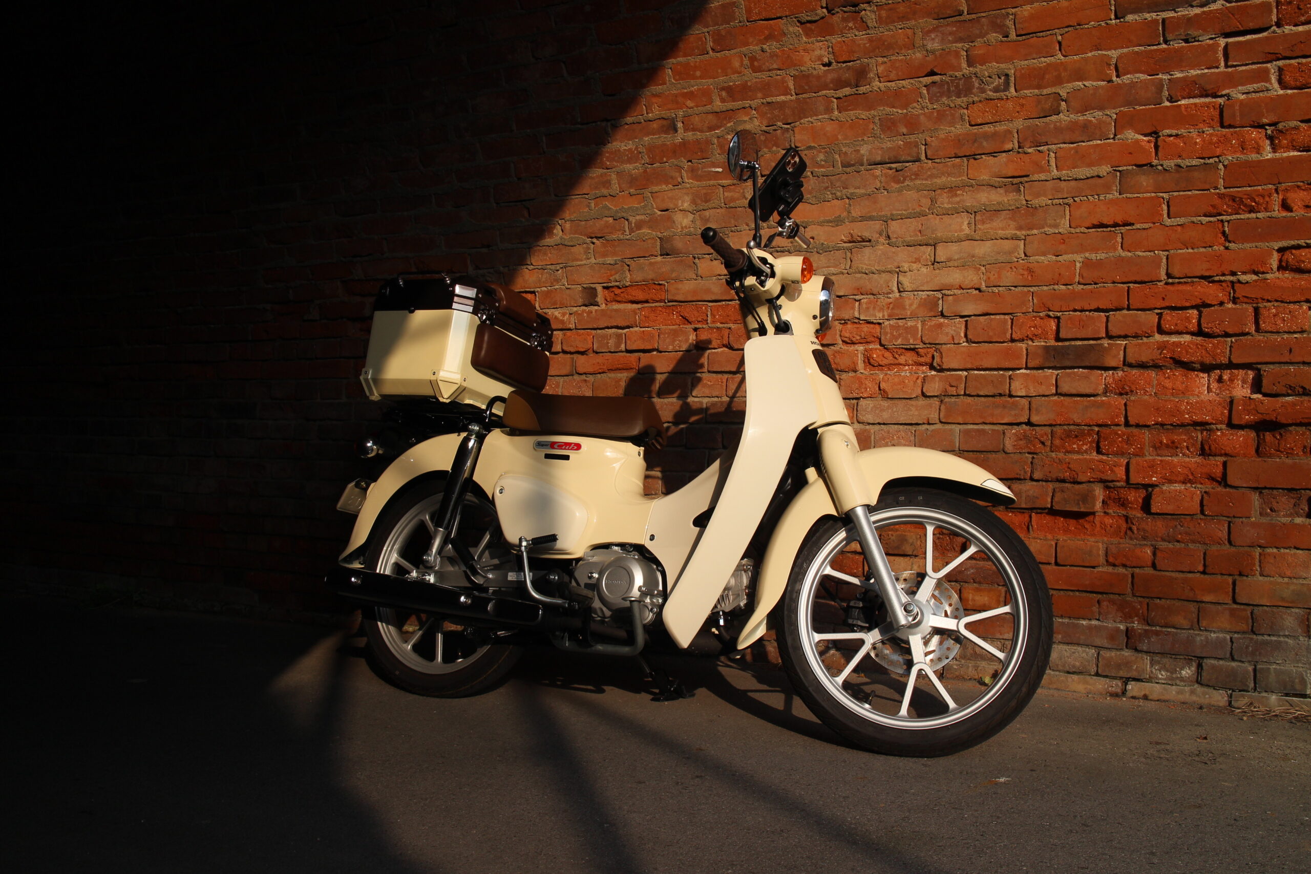 HONDAスーパーカブ110、バージンベージュ