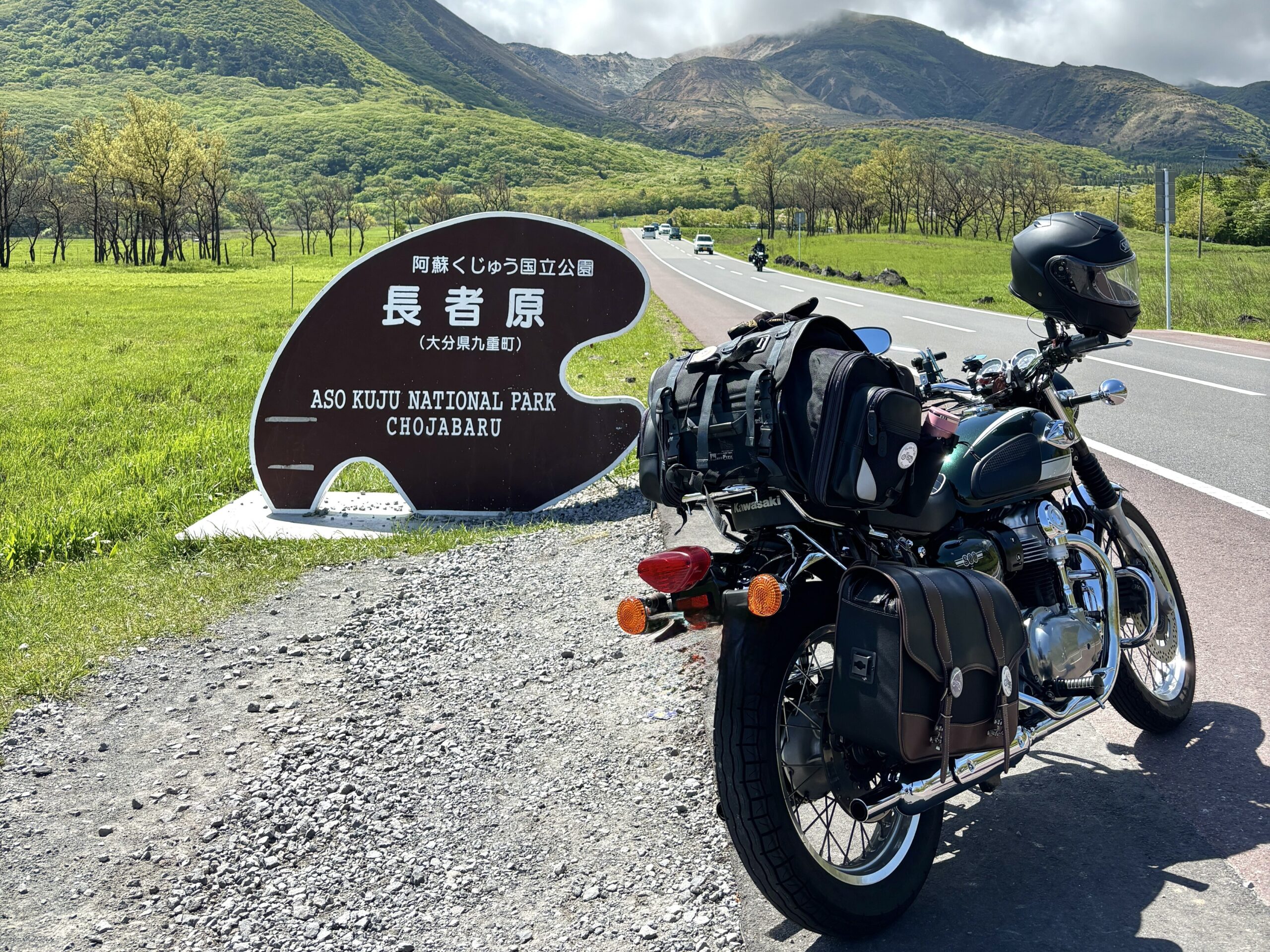 カワサキW800と阿蘇くじゅう国立公園長者原